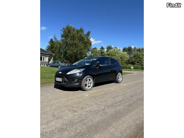 Myydään Ford Fiesta SportVan. Myydään huutokaupalla