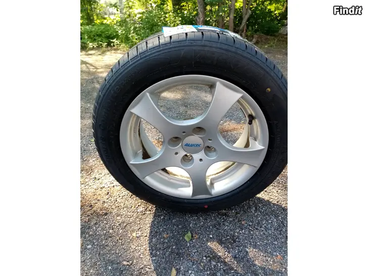 Myydään Ford Kesärenkaat / Aluvanteet