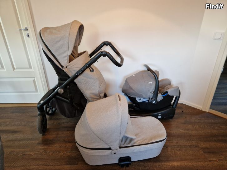 Säljes Komplett barnvagn med tillbehör samt babyskydd med isofix-fäste
