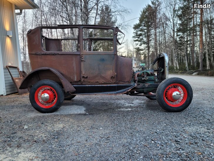 Säljes A-ford chassi 1928 med T-fords kaross från 1927