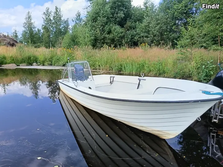 Säljes Kulla 485 pulpetbåt i bra skick