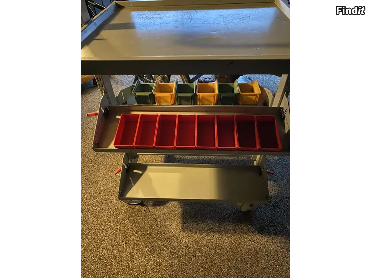 Myydään Työkaluvaunu