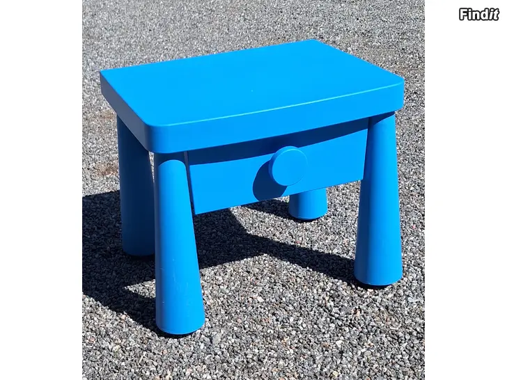 Säljes Plastbord med förvaringslåda till barnrummet IKEA