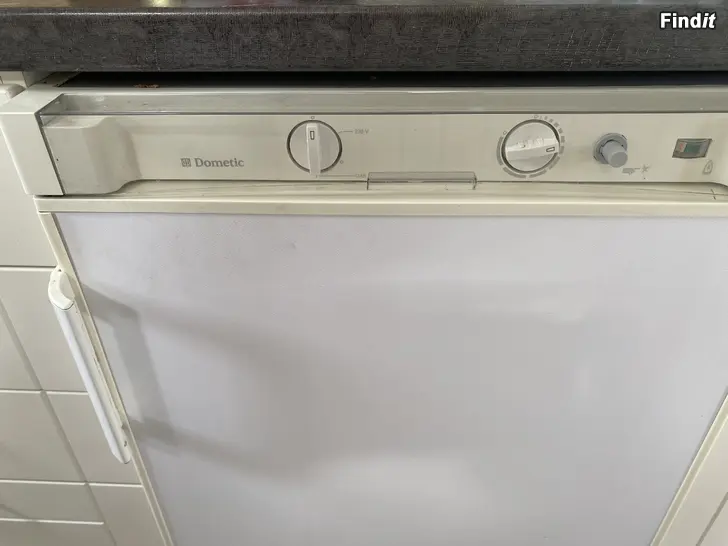 Säljes Kaasu ja sähköjääkaappi Dometic