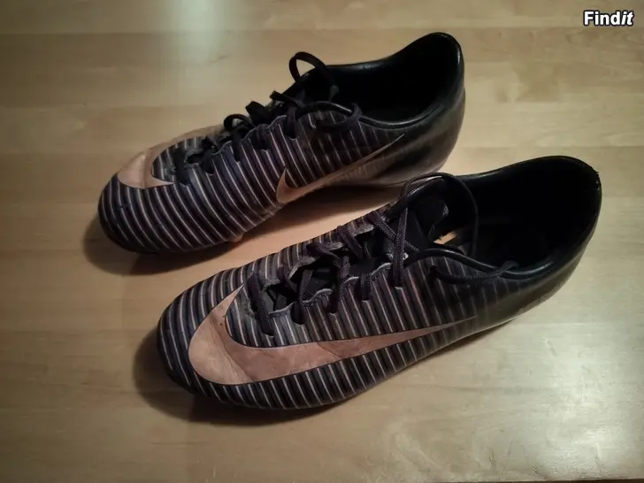 Säljes Fotbollsskor Nike Mercurial 34