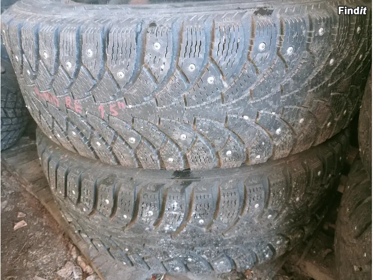Myydään Rellun 4-100 vanteilla Nokian nastarenkaat 186/65R15