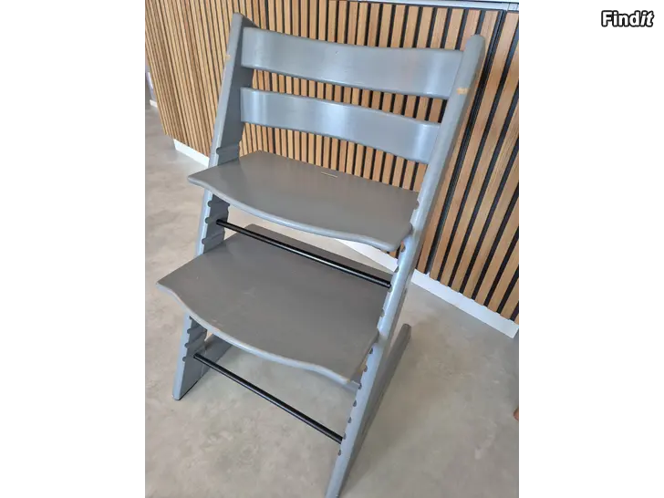 Säljes Stokke matstol och bricka