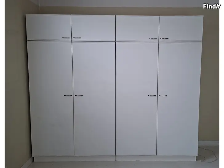 Myydään Vaatekaapit