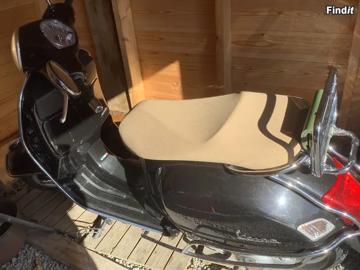 Säljes Äkta Vespa 250ie, lite medkörd