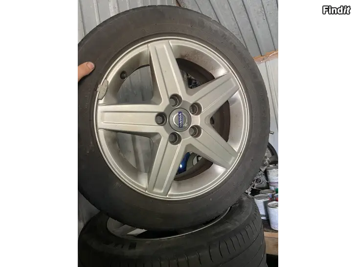 Säljes 16 volvo fälgar