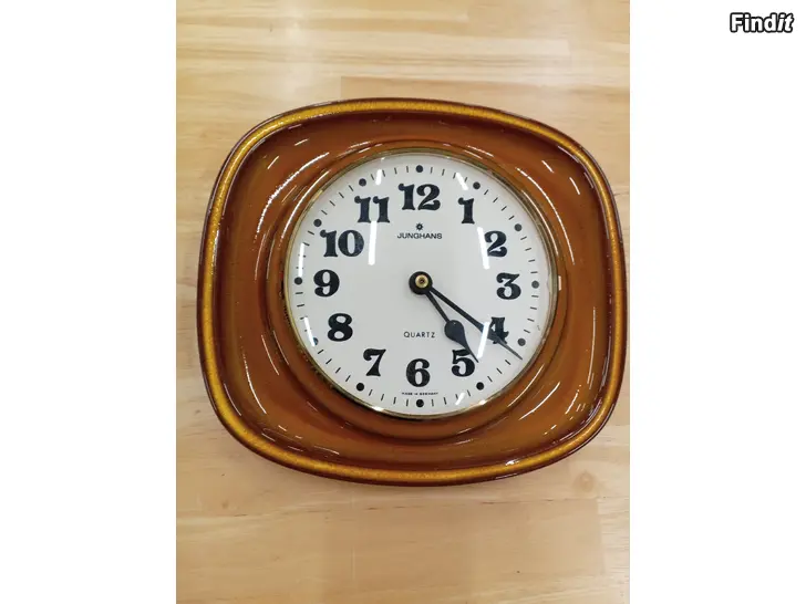 Myydään Junghans seinäkello