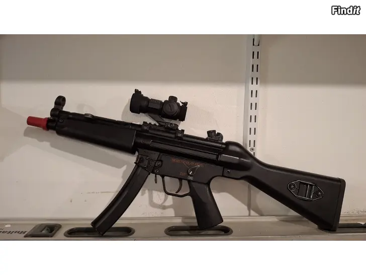 Myydään MP5 A4 Airsoft ase