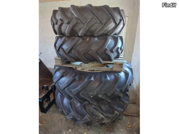 Myydään Valmet valtra renkaat vanteineen