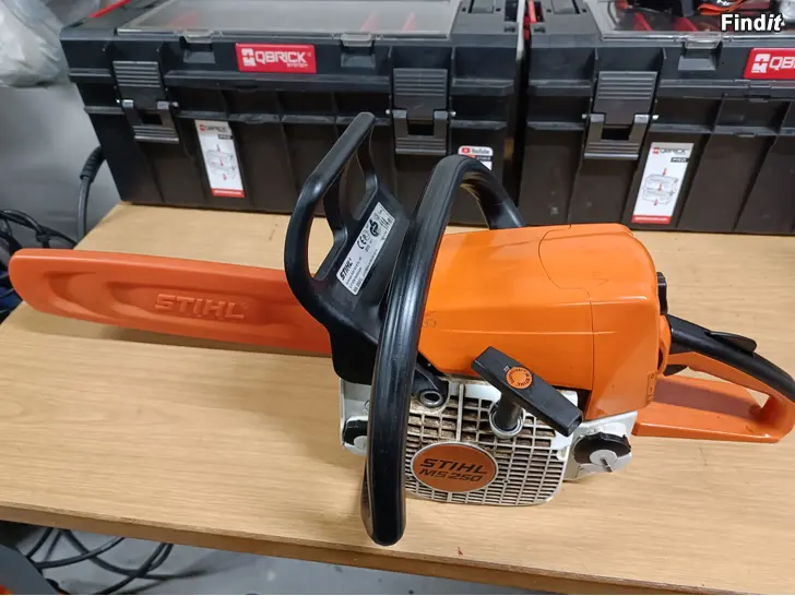 Myydään Moottorisaha Stihl 250 C