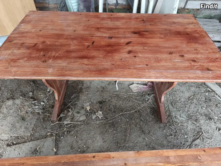 Säljes Köksbord med bänkar