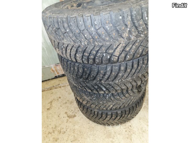 Säljes Michelin vinterdäck 205/60 R16