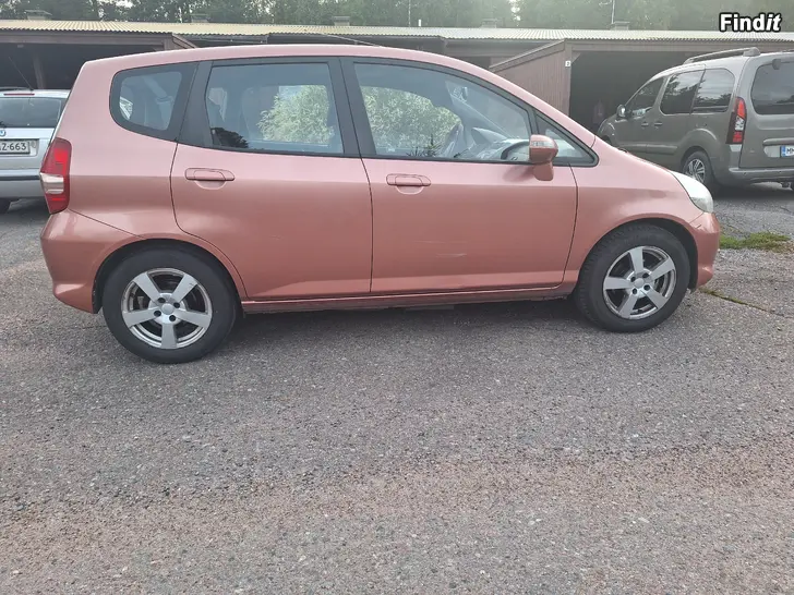 Myydään HONDA JAZZ 1.3  LEIMAA ON 9.12.25ASTI