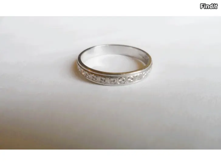 Säljes Timanttileikattu Valkokultainen sormus koko 17