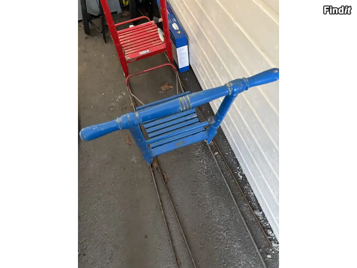 Säljes Sparkstötting blå