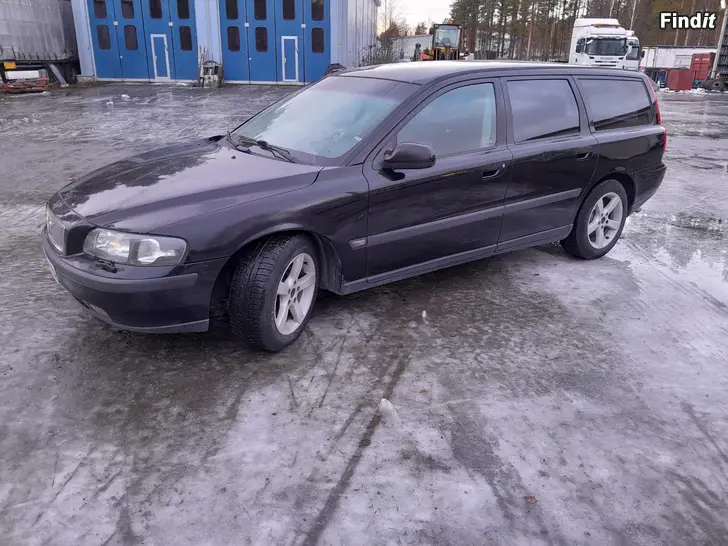 Myydään Volvo V70