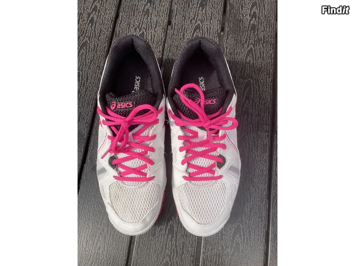 Säljes Asics inneskor, storlek 40.5