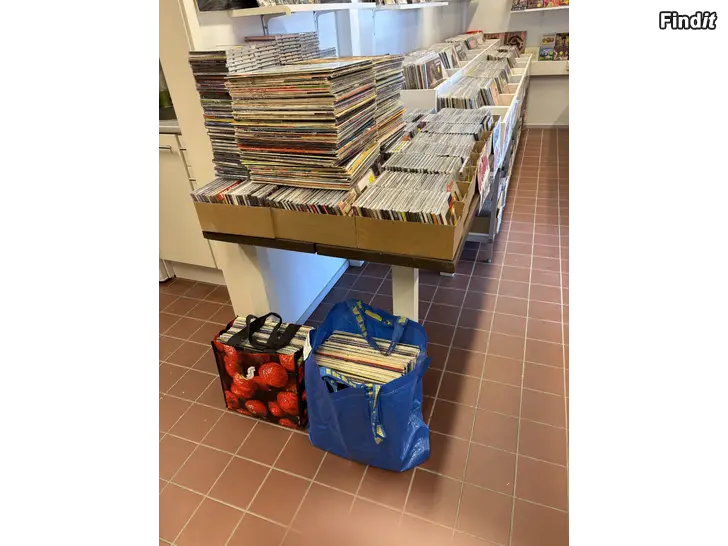 Säljes NYTT PARTI INKOMMIT MED 500 VINYL OCH 1000 CD SKIVOR