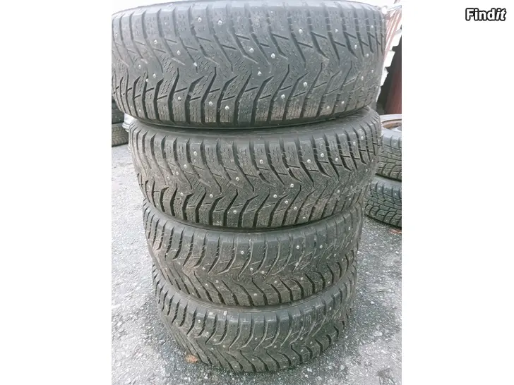 Myydään Nissan 4-114,3 vanteilla nastarenkaat 185/65R14