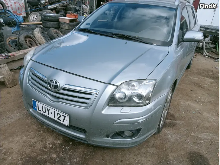 Myydään Toyota Avensis 2,2 4-D4 farmari manuaali 2007 varaosina
