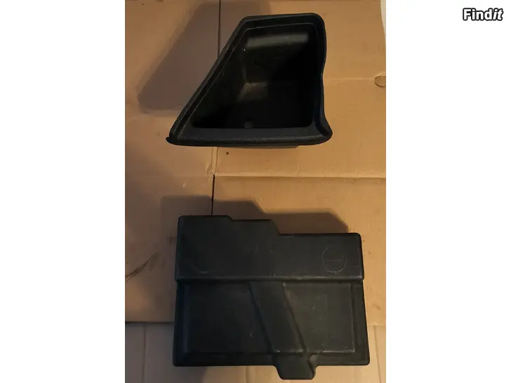 Myydään Takakonttiin laatikko akkukotelonkanssi