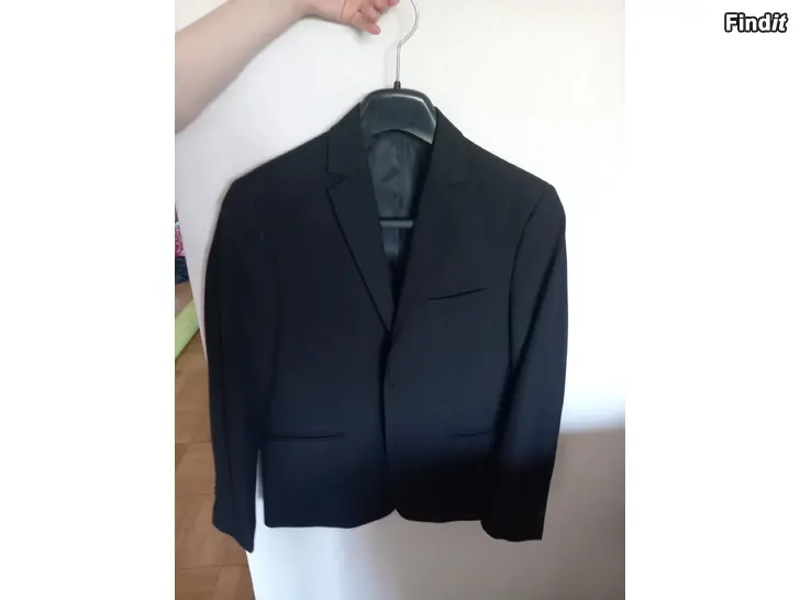 Säljes Kostym / barn, storlek 158