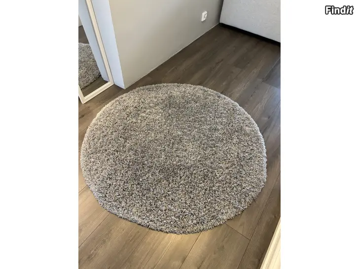 Säljes Rund grå matta 133cm