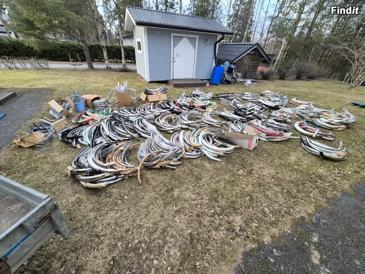 Myydään 2 peräkärryllistä vanhoja lokasuojia