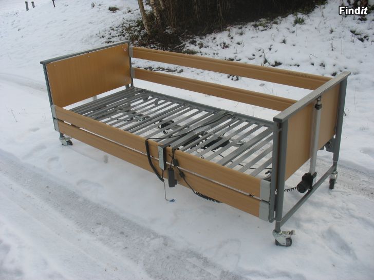 Myydään Sairaalasänky/säätösänky moottoreilla