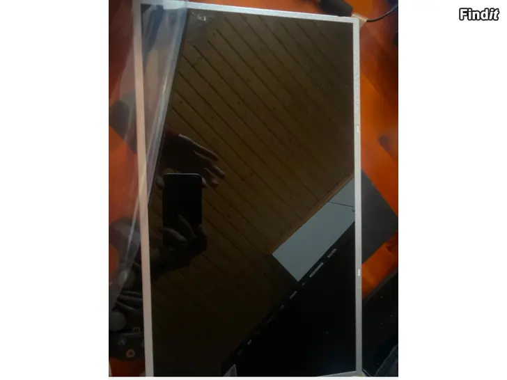 Myydään LCD skärm 17.3tum