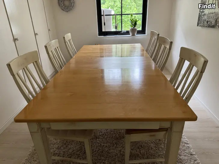 Säljes Matsalsbord + 6 stolar