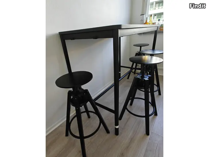 Myydään IKEA baaripöytä ja jakkarat