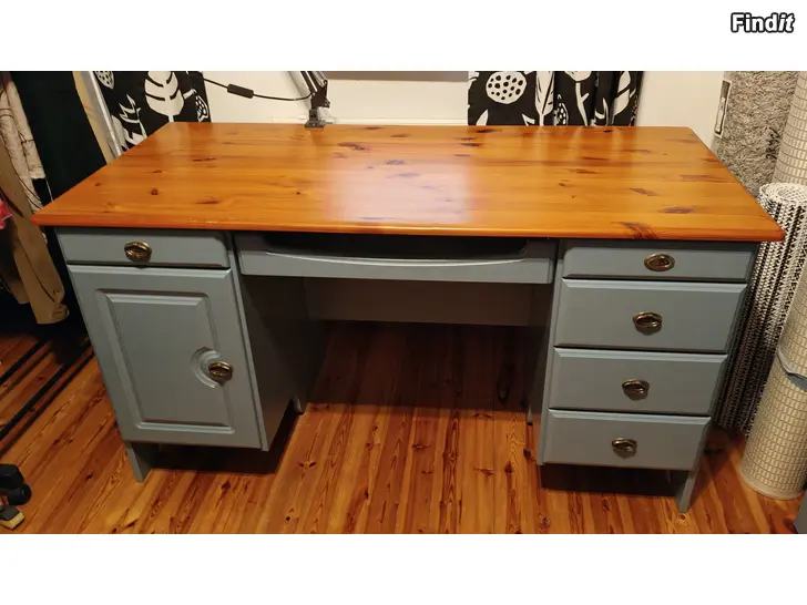 Myydään Laulumaa kirjoituspöytä