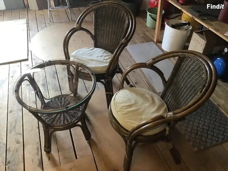 Myydään Korituolit+ pöytä lasikannella