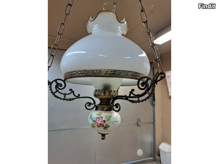Säljes Gammal fin taklampa Oljelampmodel