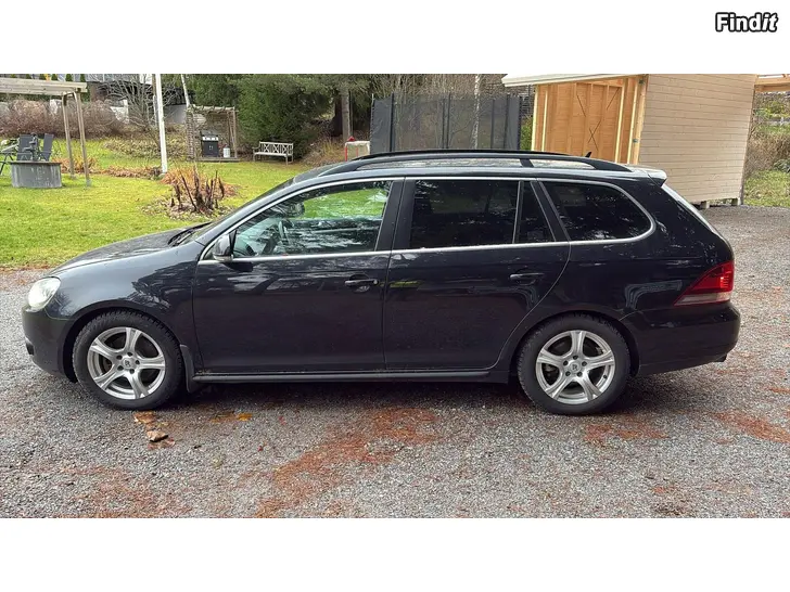 Myydään VW Golf 1.4 Automaatti 2010 Korjattavaksi / Vientiin