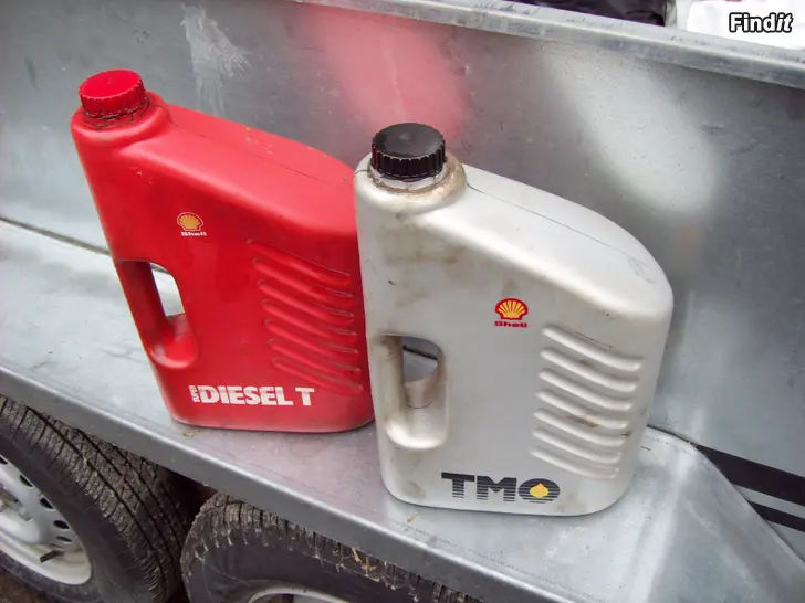 Myydään Shellin muovinen öljykannu 2kpl