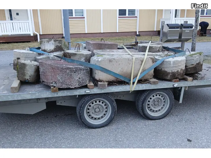 Myydään Piharakentamiseen betoni paalut ja porsaat tai vaikka poijun painoksi...ym