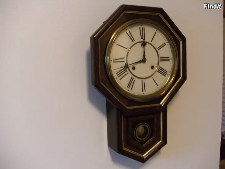 Säljes Gammal väggklocka från 1907