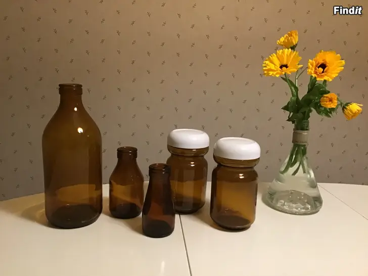 Säljes Gamla glasflaskor/burkar i brunt glas