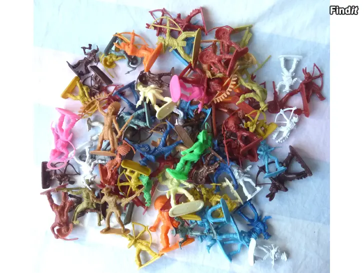 Myydään vanhoja muovisia ukkeleita iso kasa