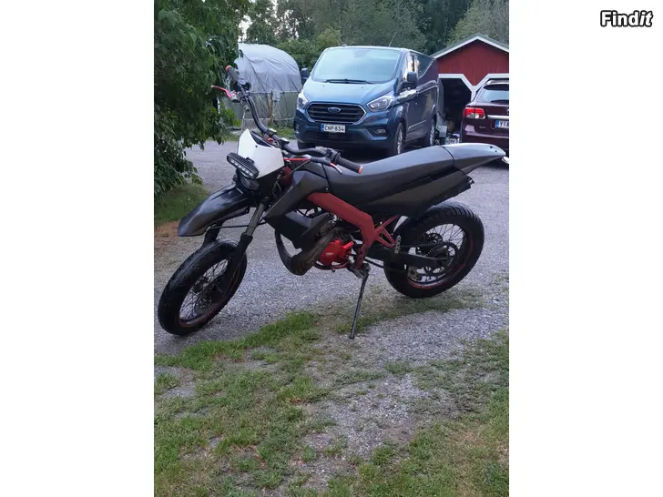 Myydään Derbi Senda