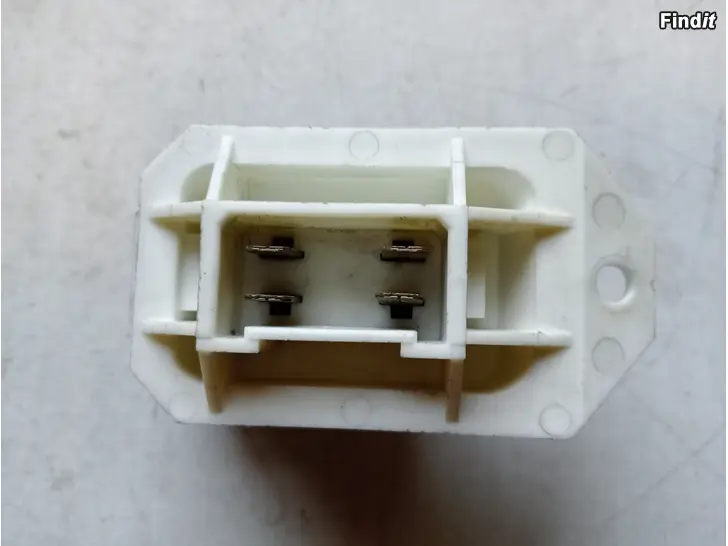 Myydään Volvo 740 1988 lämmitys laitteen puhaltimen vastus