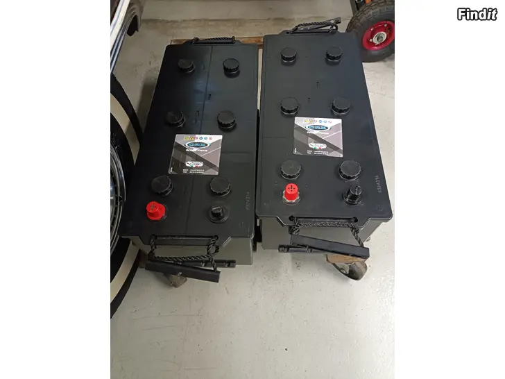 Myydään Akut 2kpl uusia