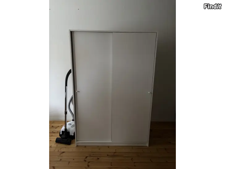 Säljes Vitt ikea skåp