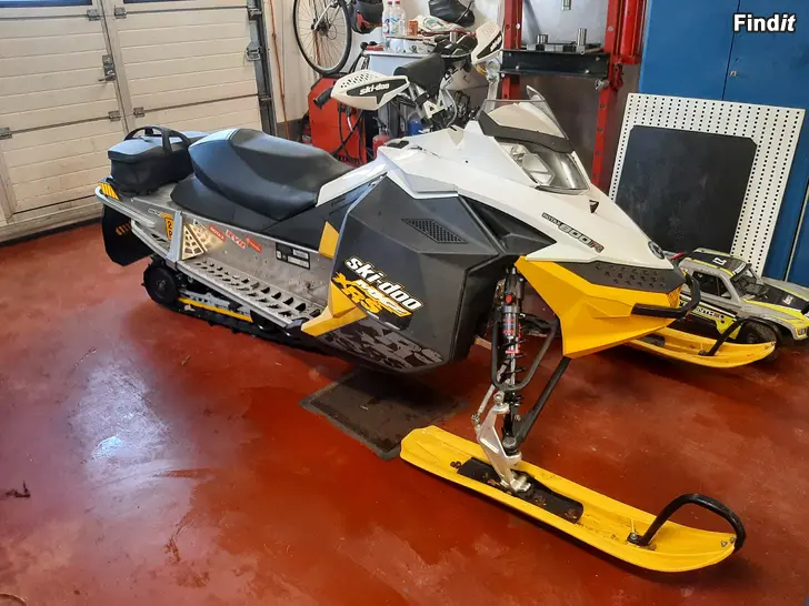 Säljes Skidoo mxz xrs800 Power Tec -10 skrotad